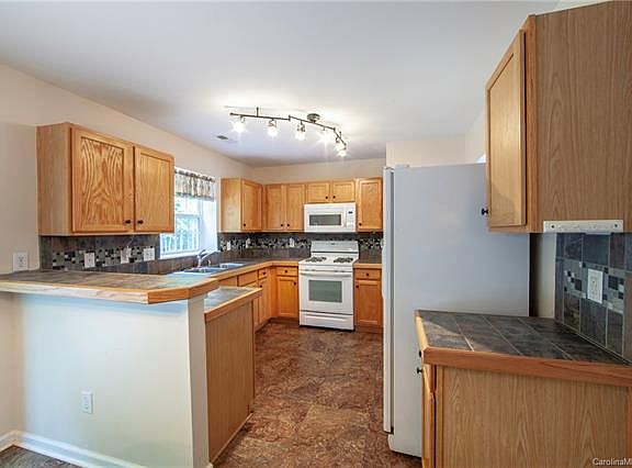 4th image of 1618 Eagle Lake Dr