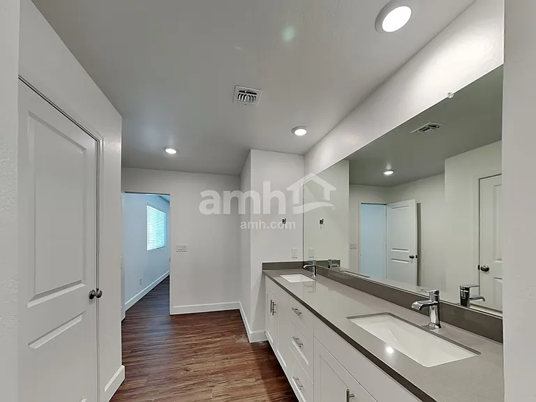 17154 W Golden Ln — Photo 11