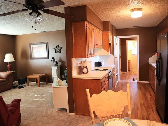4th image of 309 E Avenue B