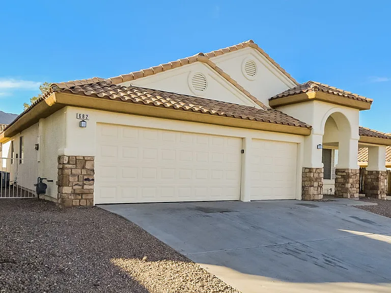 682 Covina Dr — Photo 3