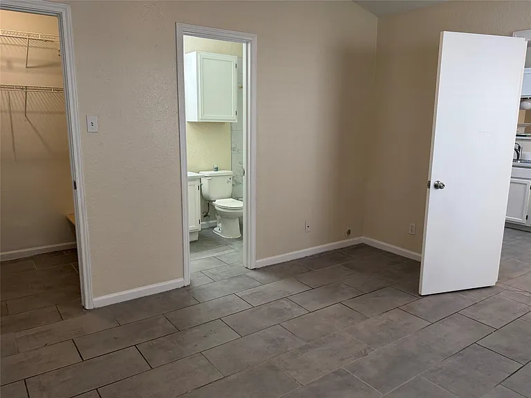 507 Cutty Trl #B — Photo 11