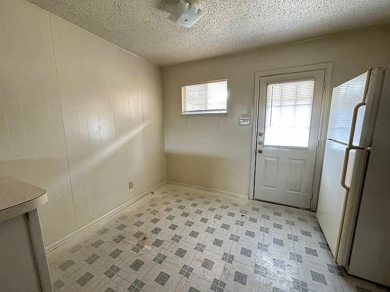 808 Safady Ave — Photo 4