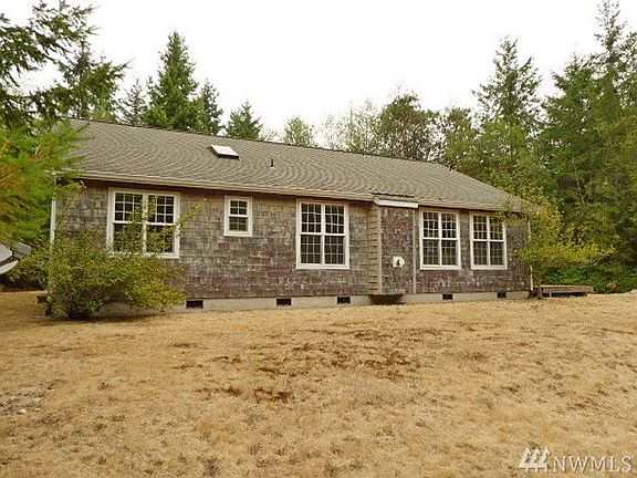 3rd image of 692 Woodland Dr