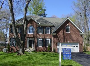 901 Potterton Cir SW, Vienna, VA 22180