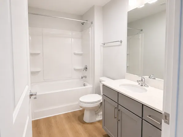 102 Lakewood Ave