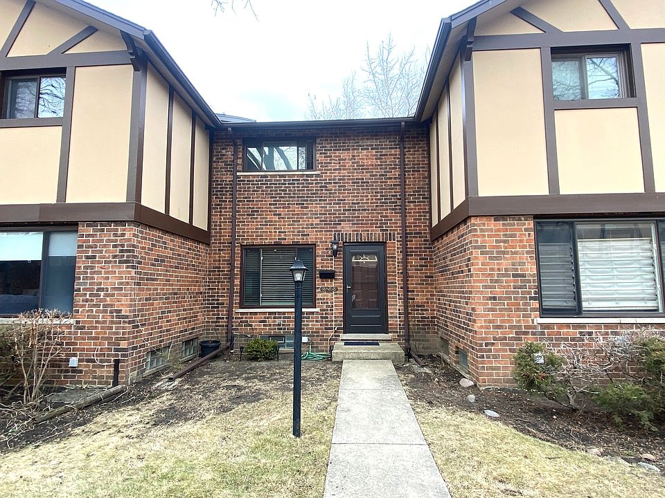 1st image of 18W268 Standish Ln