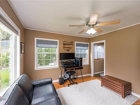 4th image of 305 Linden St