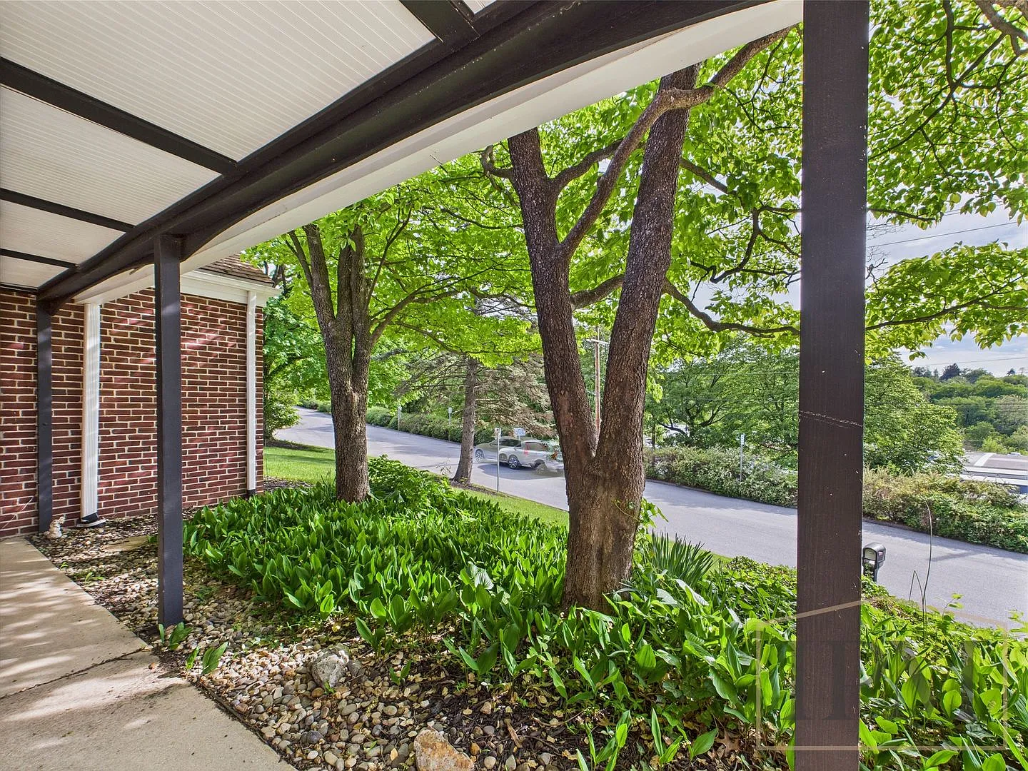 Apply Today - Charming 3 Bedroom, 1 Bath Single Family Home Near York Hospital. — Photo 3