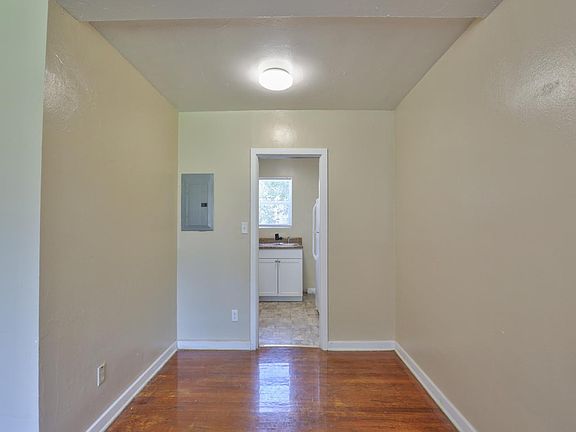 3rd image of 638 E Park Ave #5