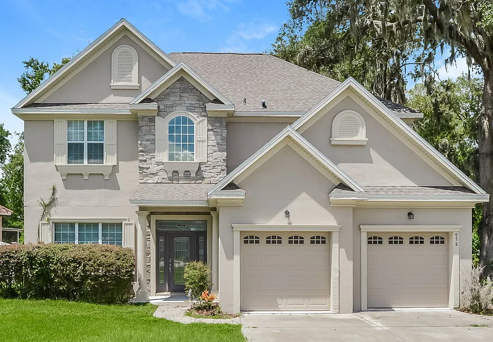 958 Belle Oak Dr