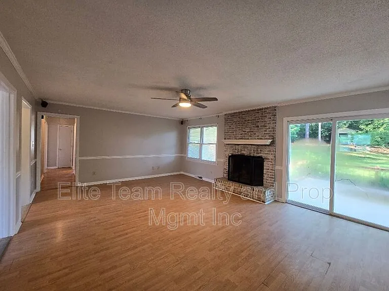 2021 Downey St — Photo 7