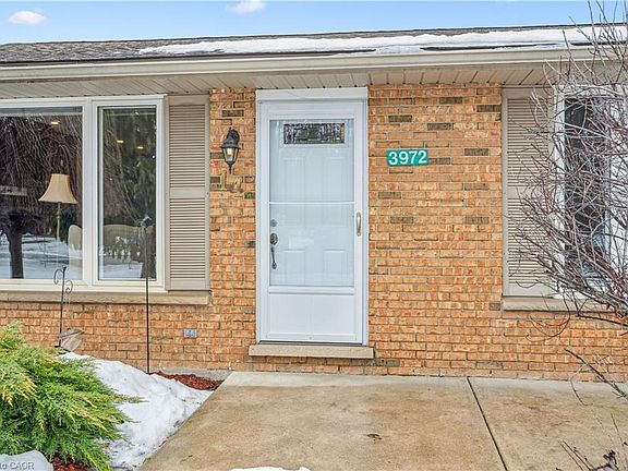 3rd image of 3972 Burns St