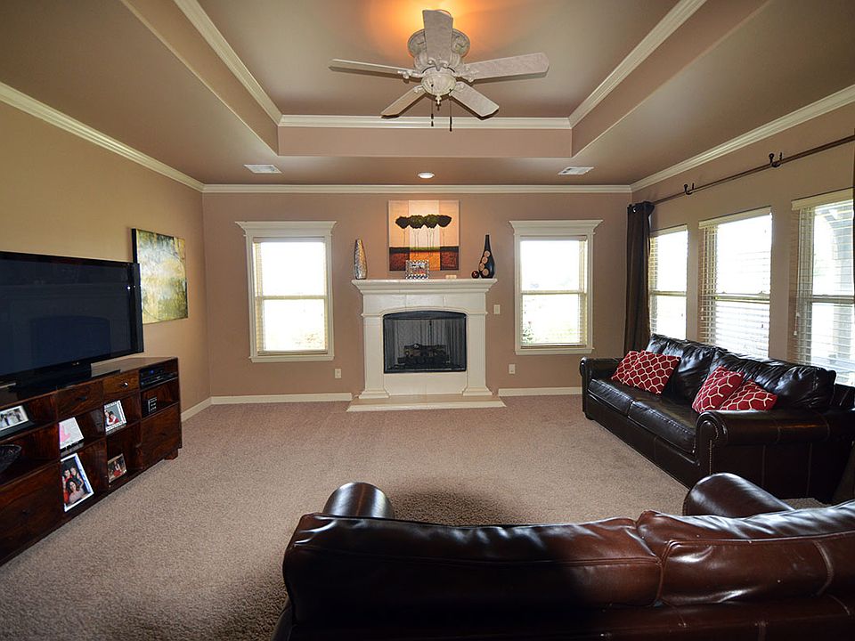 Large spacious Living Room