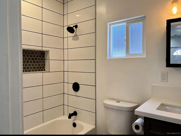 358 Gavin St — Photo 3