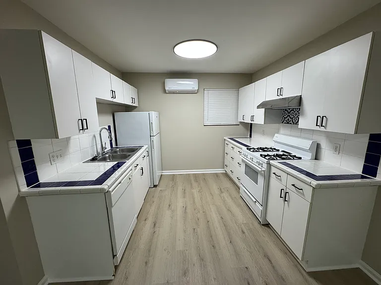 109 Avondale St #4 — Photo 3