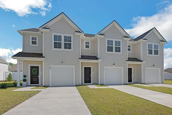 3 bed, 2.5 bath, 1137 sqft, $2,020 — Photo 1