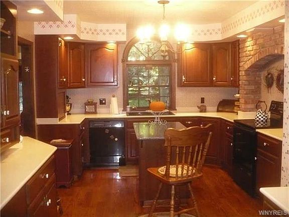 4th image of 5985 Creekview Dr