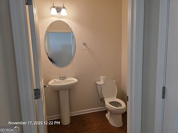 5th image of 381 Sandy Springs Dr