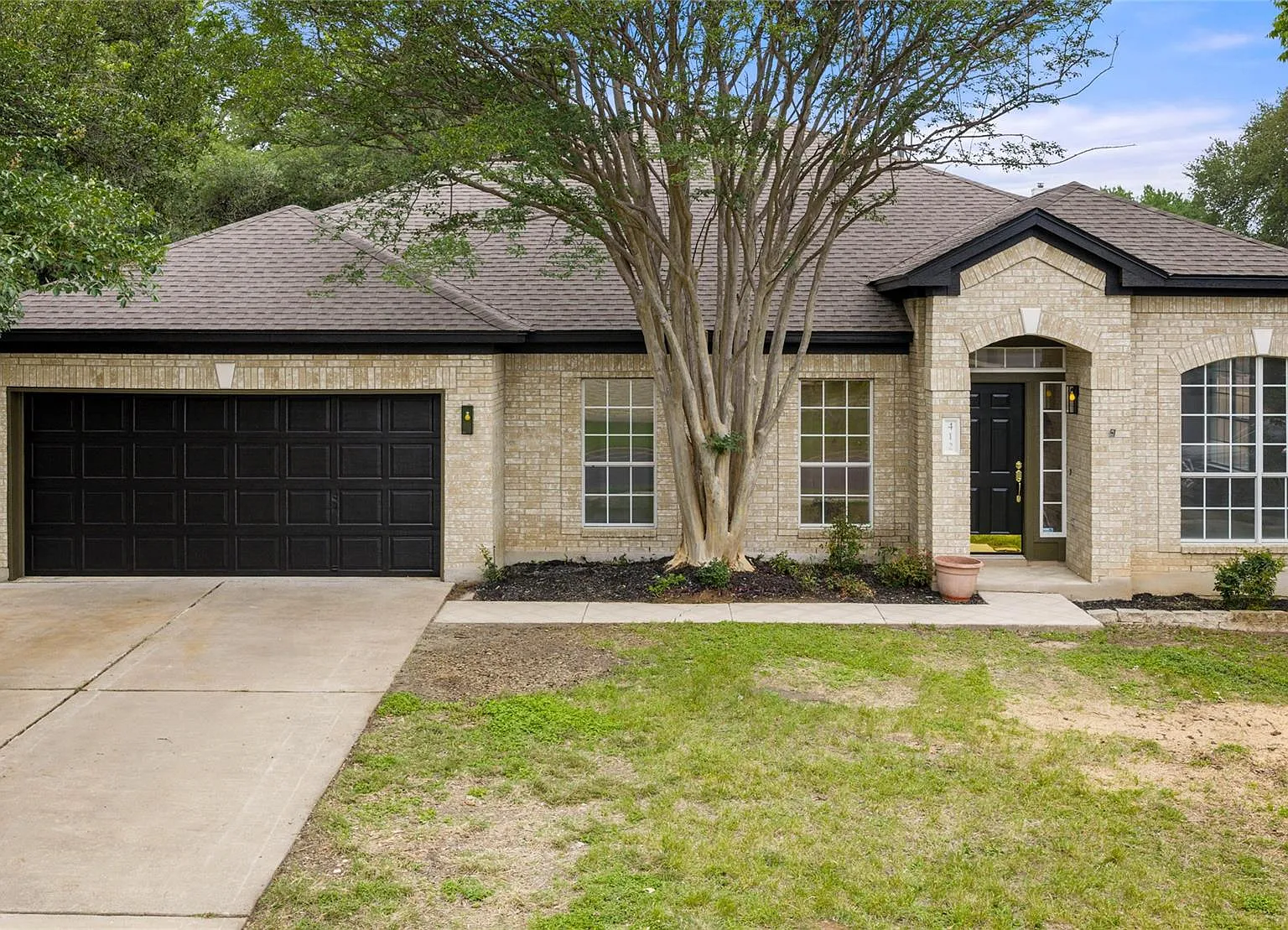 4 bed, 2.0 bath, 2213 sqft, $2,650 — Photo 2