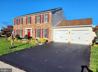 2 Wheaton Dr, Littlestown, PA 17340