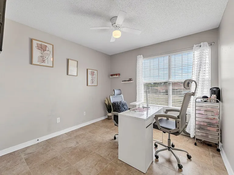 221 Trish Dr — Photo 15