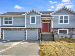 704 Wright St, Pleasant Hill, MO 64080