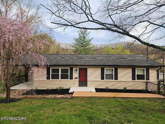 2nd image of 3216 Greenway Dr