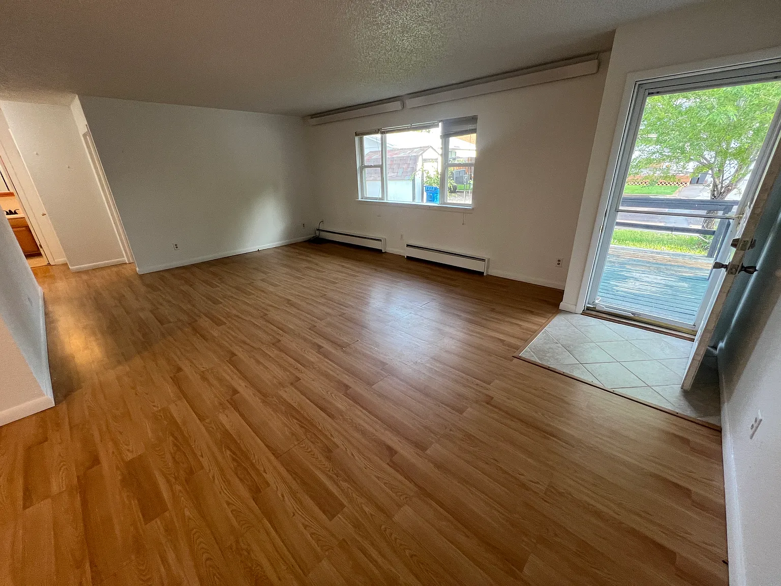 2 bed, 1.5 bath, 946 sqft, $1,300 — Photo 4