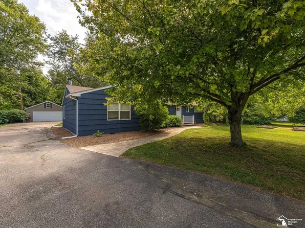 2621 Bluebush Rd, Monroe, MI 48162