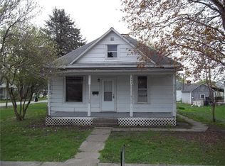 898 Lincoln Ave, Marengo, IA