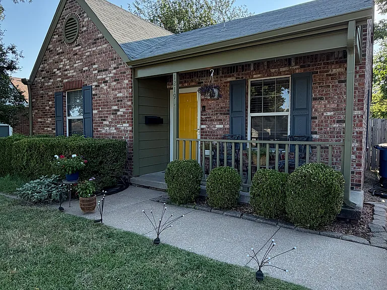 1219 S Richmond Ave — Photo 1