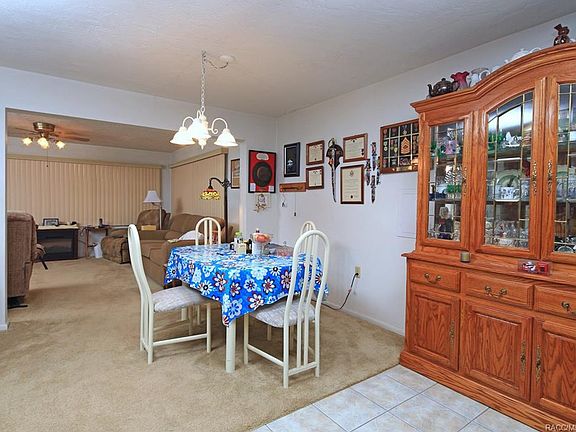 4th image of 22 Truman Blvd