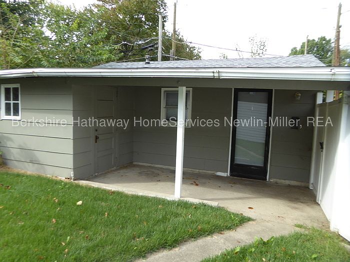 1st image of 223 S 18th St