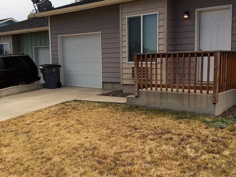 2210 Jakob Ave — Photo 28