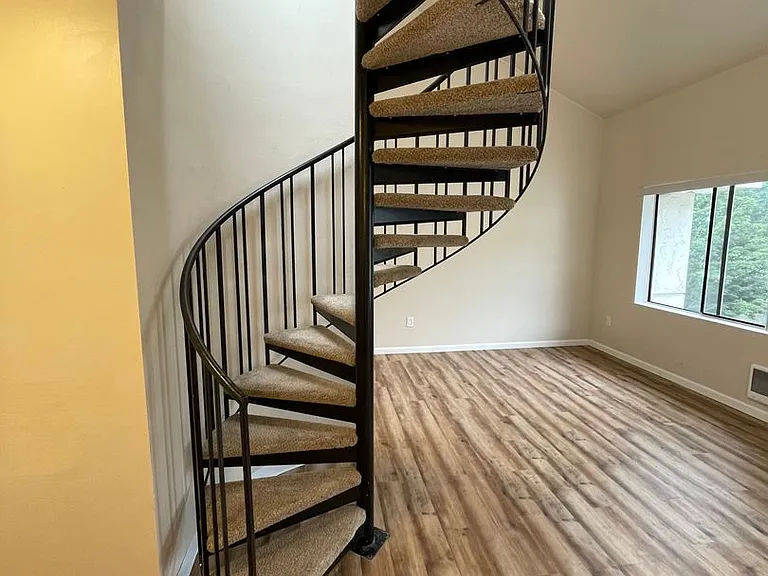 First Hill Apartments — Photo 22