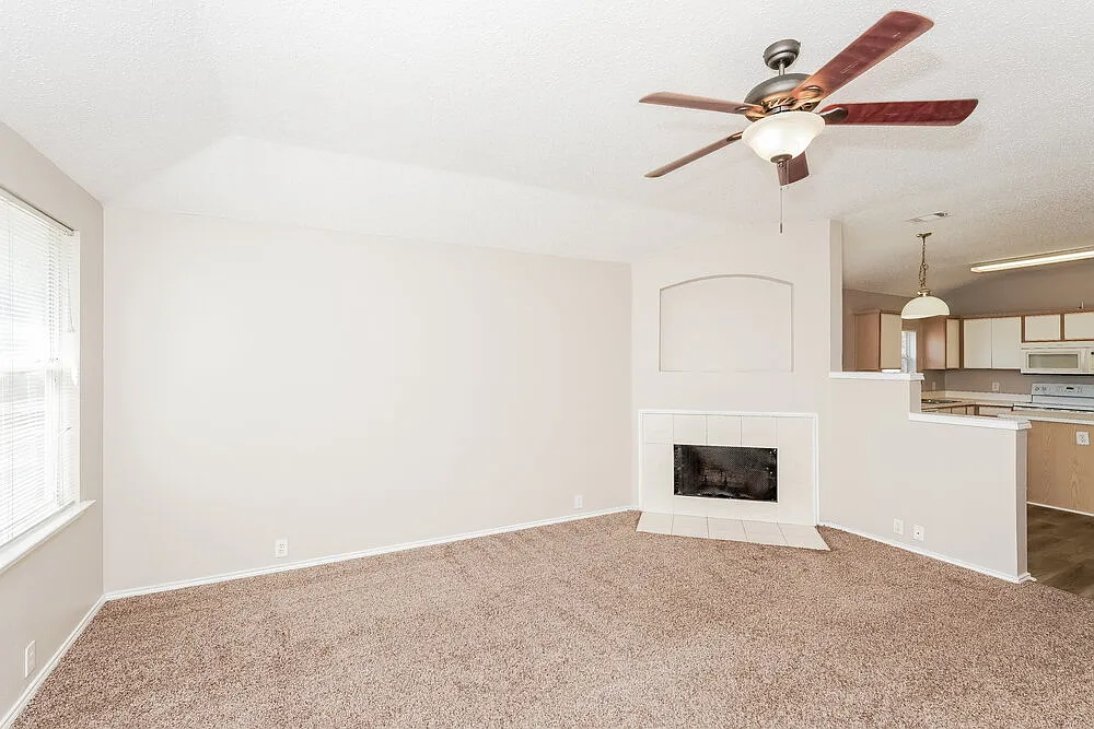 3 bed, 2.0 bath, 1878 sqft, $2,230 — Photo 4