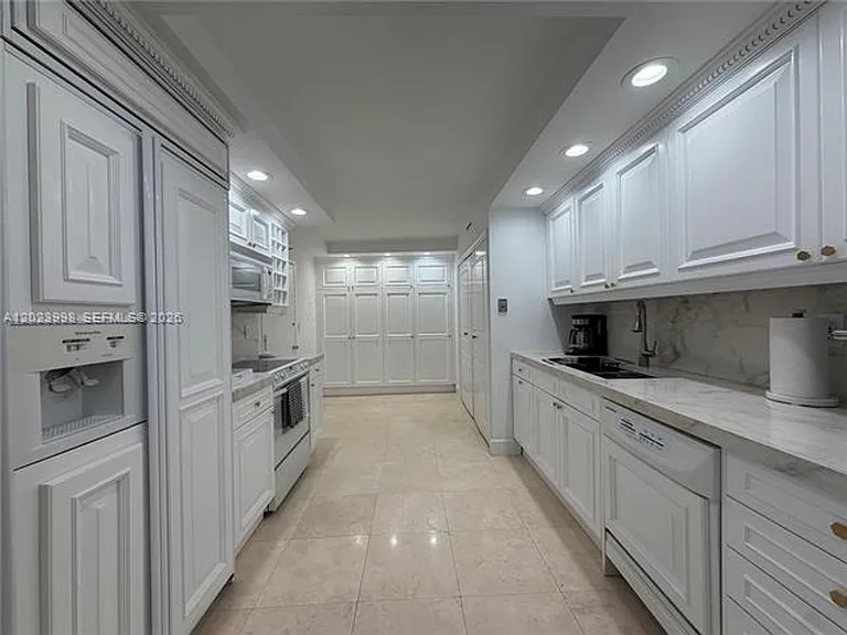 1111 Crandon Blvd #B1105 — Photo 12