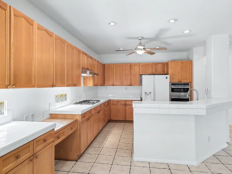 2367 Thayer Ave — Photo 13