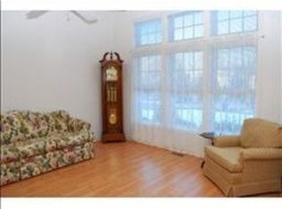 3 Lincoln Dr, Londonderry, NH 03053