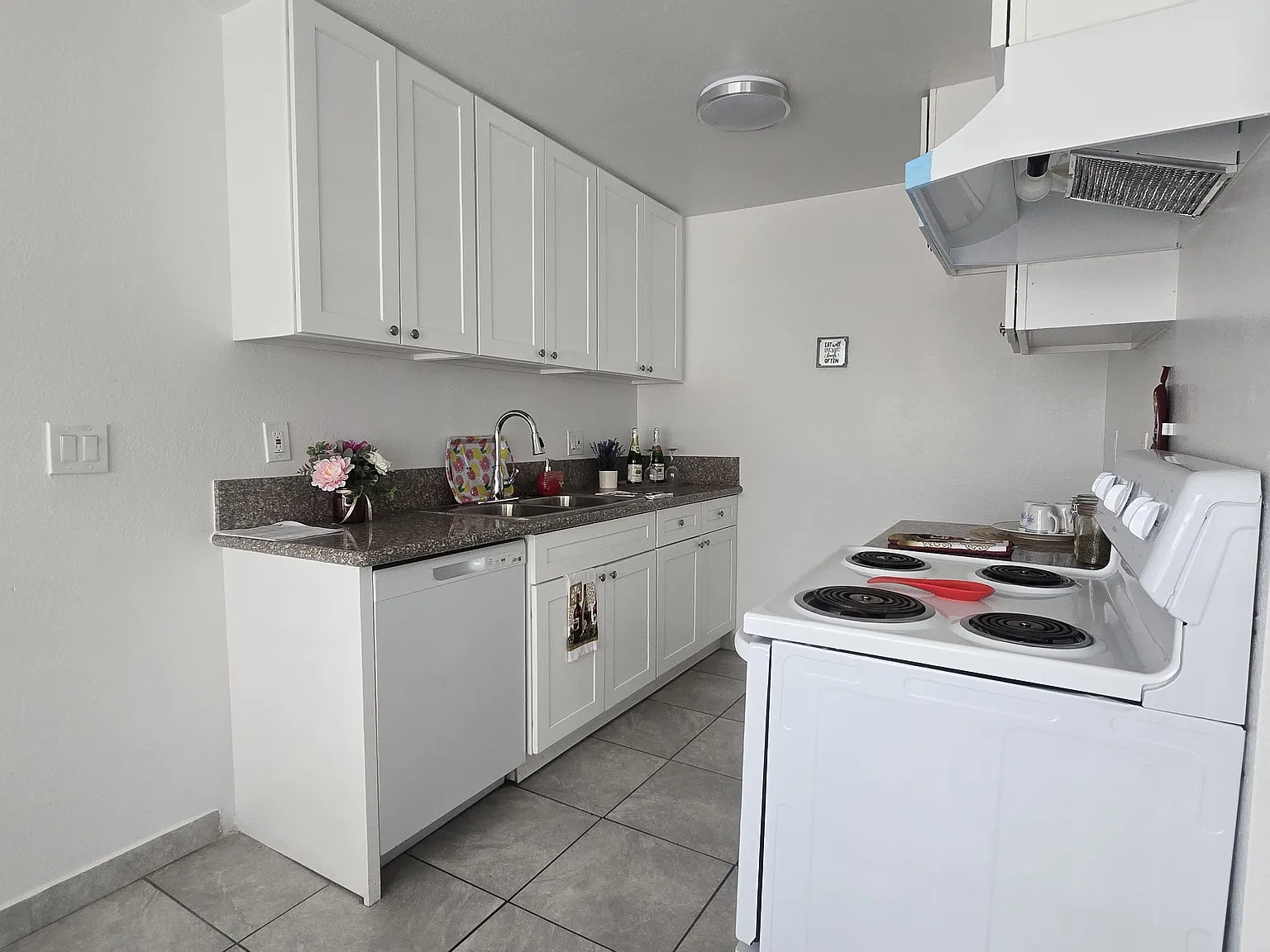 8421 Cedros Unit 117 — Photo 2