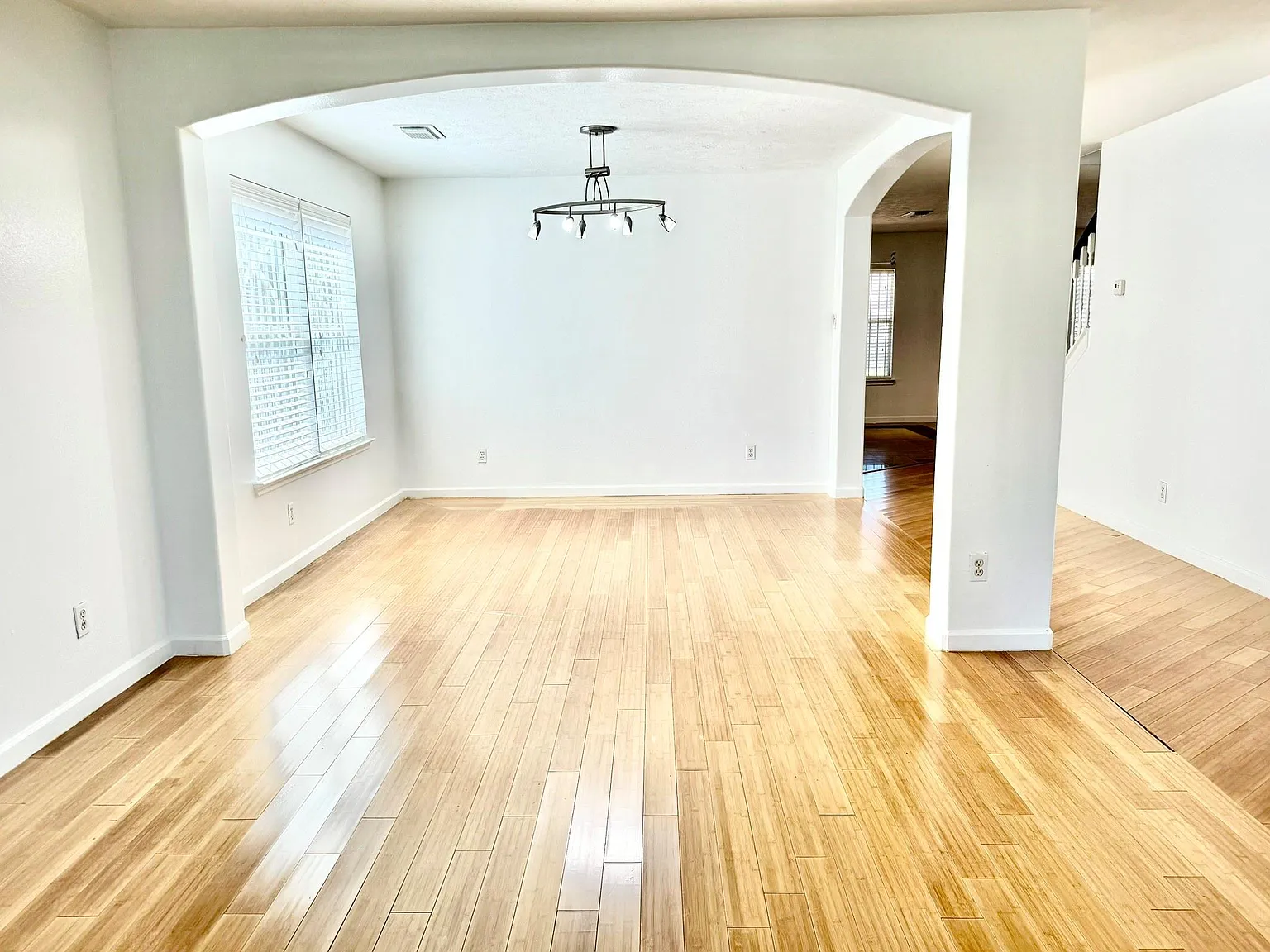 4 bed, 2.5 bath, 2756 sqft, $2,300 — Photo 4