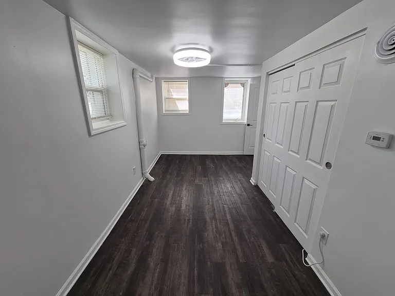 604 E Locust St — Photo 4