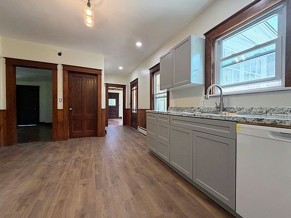 4th image of 95 Clinton Street