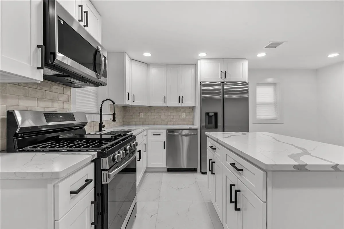 3 bed, 1400 sqft, $4,580 — Photo 4