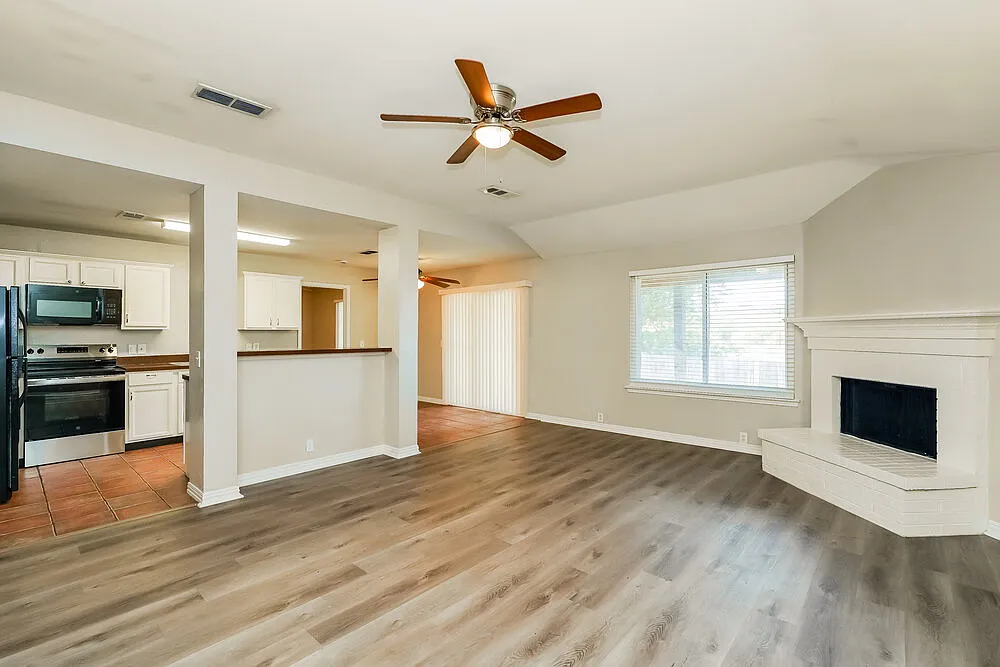 4 bed, 2.0 bath, 1515 sqft, $1,930 — Photo 4