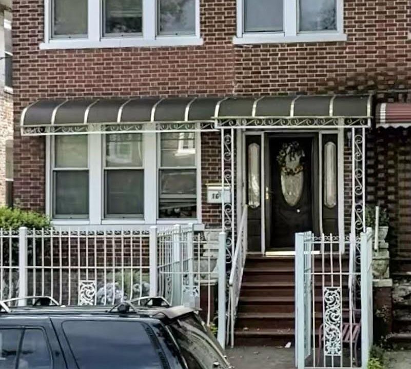 1st image of 167 E 53rd Street