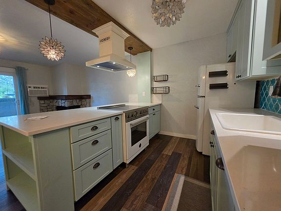 3rd image of 665 Manhattan Dr APT 1