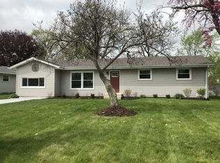 565 Illini Dr, Carol Stream, IL 60188