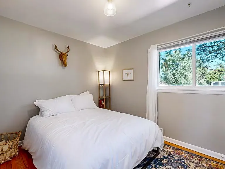 Queen size bed 2 upstairs