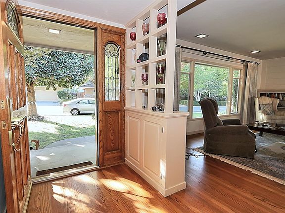 4th image of 4441 Hillview Way